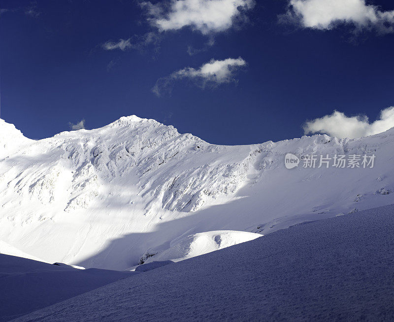 结霜的山峰