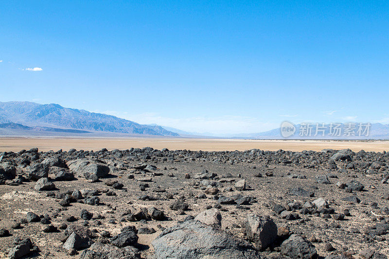 死亡谷与盐滩的背景