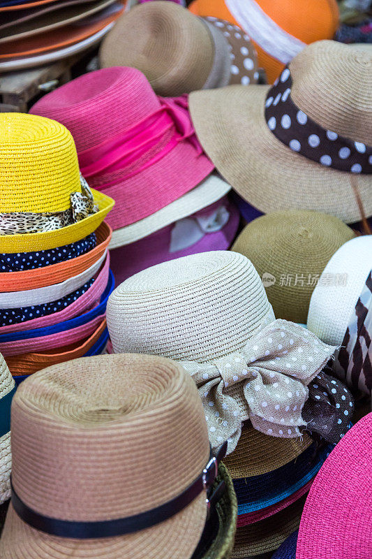 越南河内市场的帽子摊