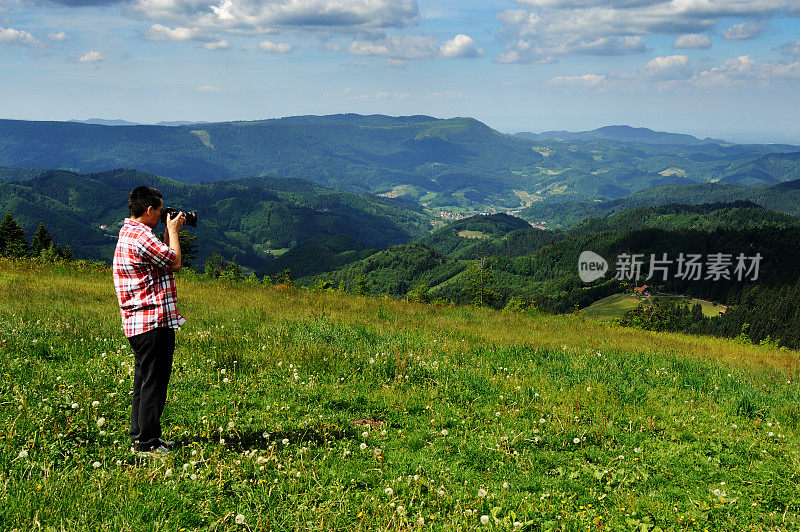 摄影师在德国拍摄黑色森林景观