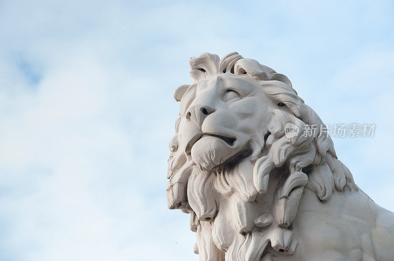 威斯敏斯特桥上的南岸狮子。