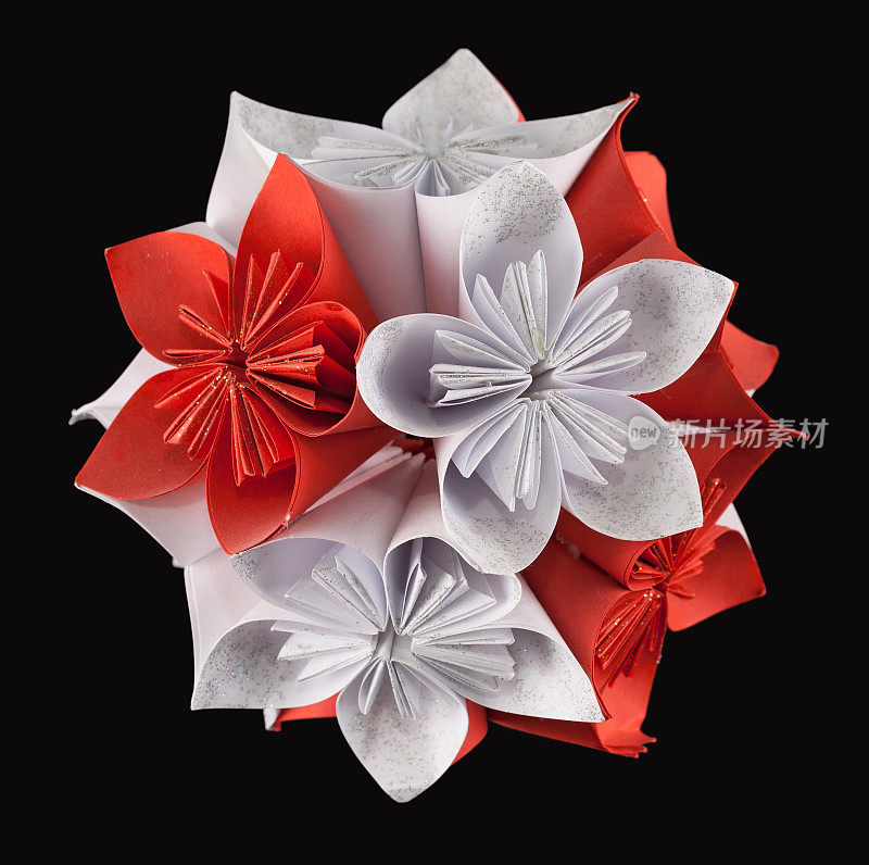 红色和白色的kusudama