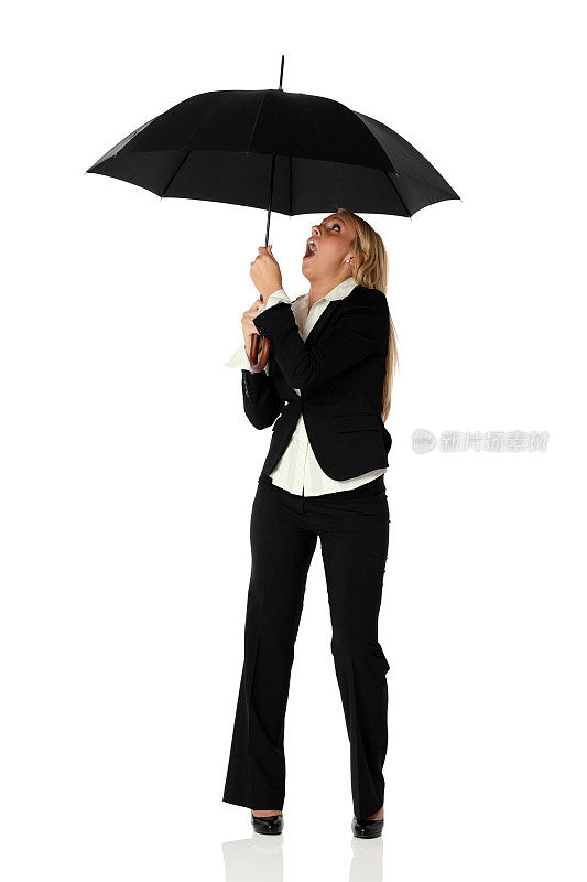 躲在伞下的女商人