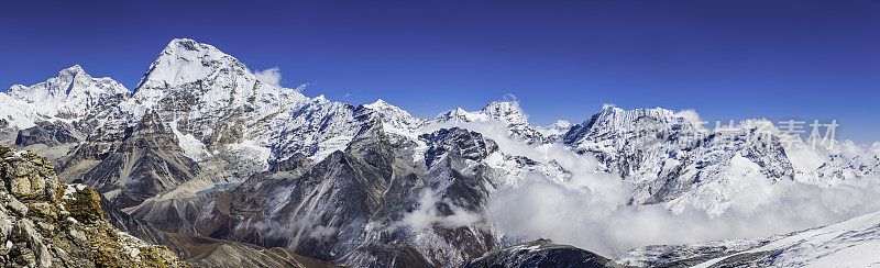 雪山荒野的山峰全景珠穆朗玛峰和昆布喜马拉雅山