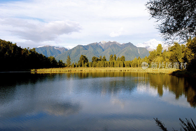 马西森湖，西海岸水景，新西兰