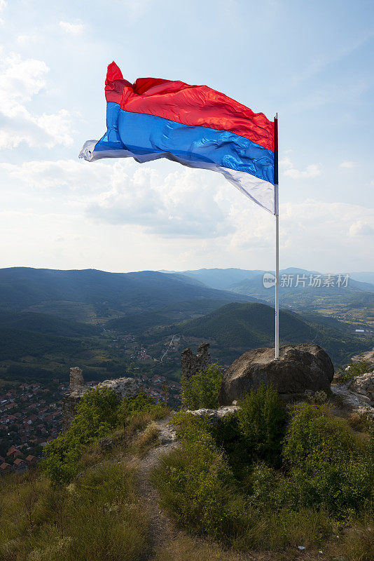 科索沃米特罗vice的塞尔维亚国旗