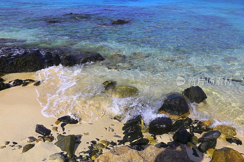 绿松石海滩海浪日落-岚，阿鲁巴绿松石加勒比热带天堂