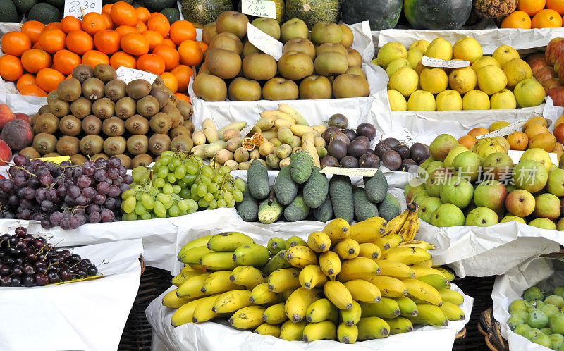 马德拉岛芬查尔农贸市场的水果摊