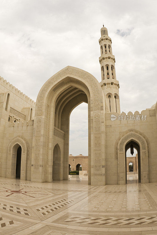 马斯喀特的苏丹卡布斯大清真寺拱门