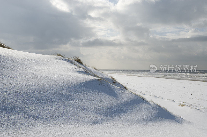 沙滩上的雪