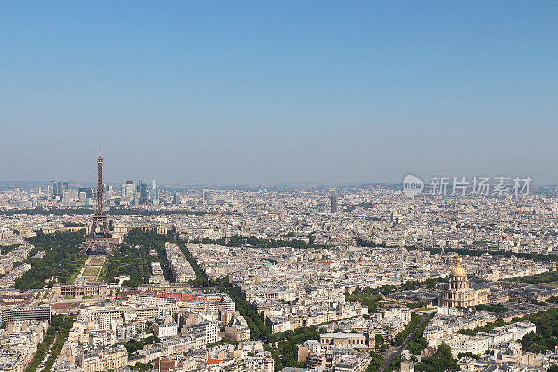 埃菲尔铁塔俯瞰巴黎
