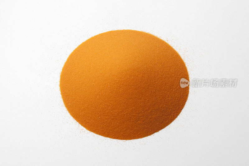 一堆橙色的沙子