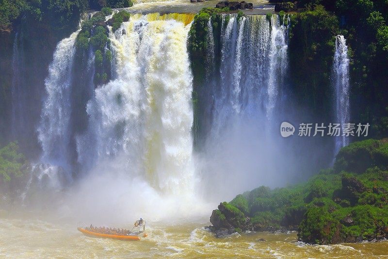 乘船探险巡游，伊瓜苏瀑布，巴西，阿根廷，南美