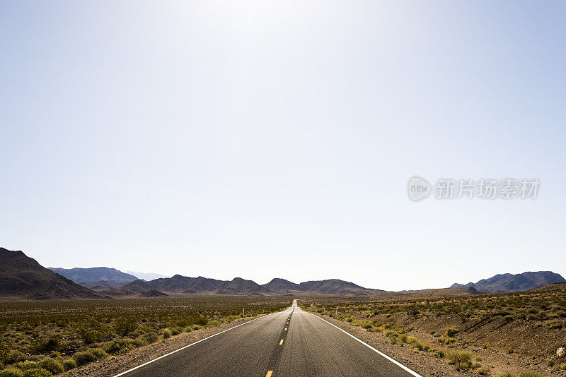 穿越沙漠的道路