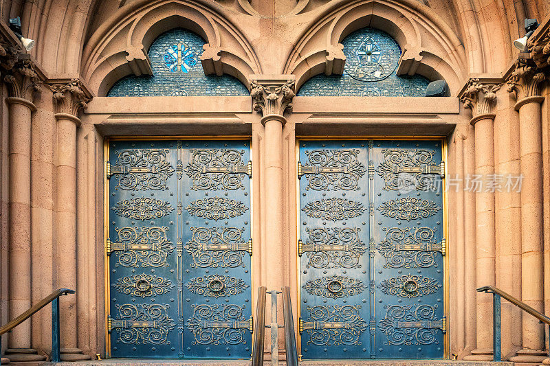 纽约州奥尔巴尼历史悠久的圣彼得教堂的门