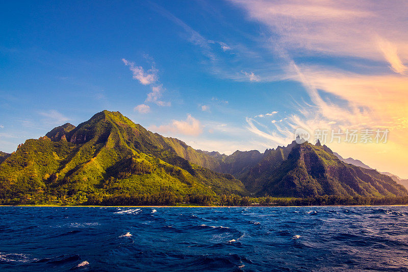 夏威夷考艾岛纳帕利海岸的壮观景观
