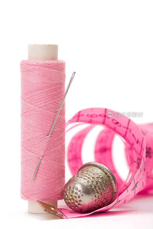 缝纫配件:线、针和顶针