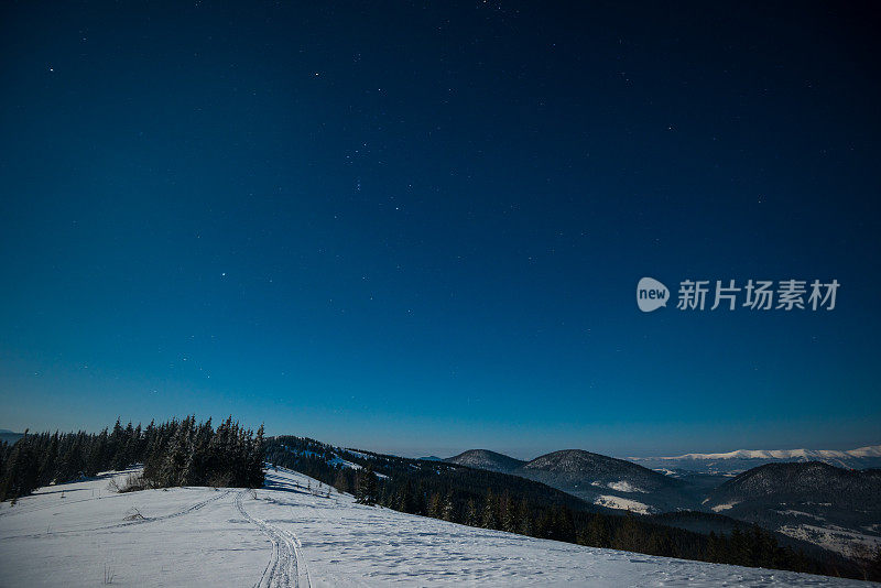 雪山里的夜星