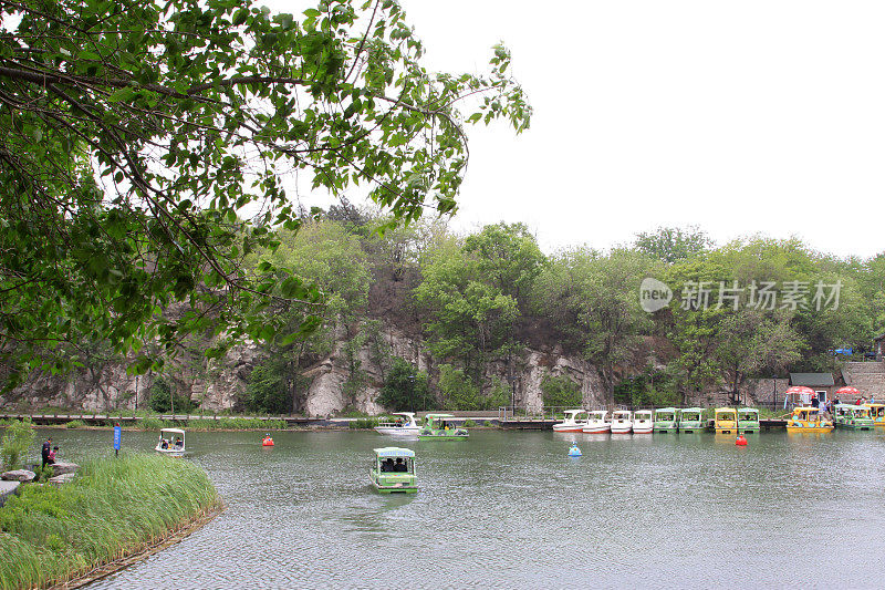 2014年5月10日，中国河北省唐山市凤凰山公园的游船