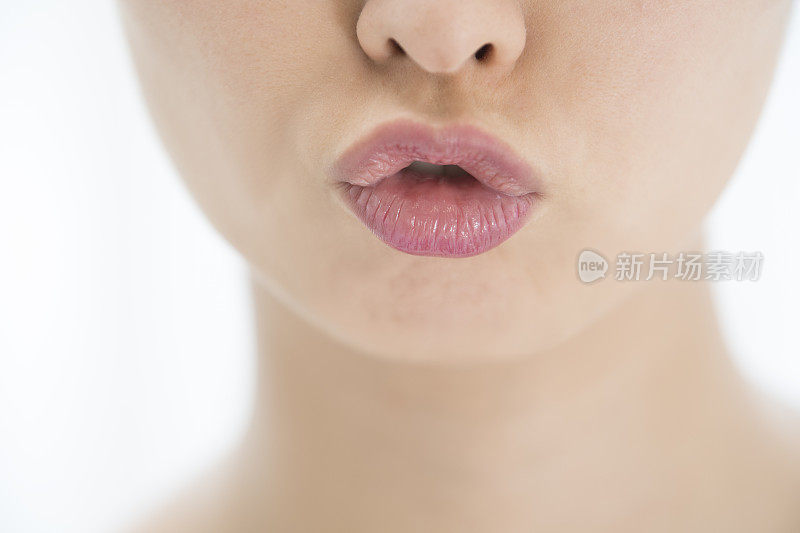 女性的嘴唇。