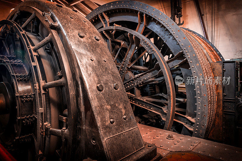 煤矿中用于推动提升井的老式蒸汽机