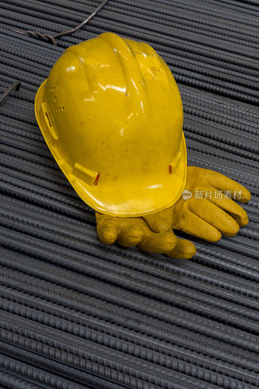 钢盔和手套为黄色结构