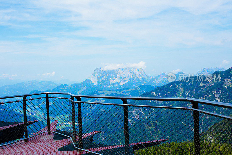 奥地利蒂罗尔的威德林，阿尔卑斯山上的观景台。