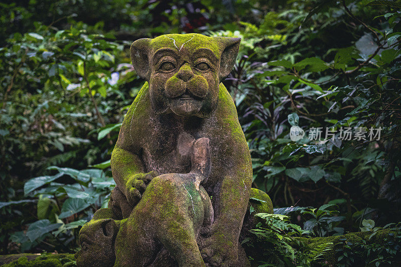 巴厘岛的石头恶魔雕塑