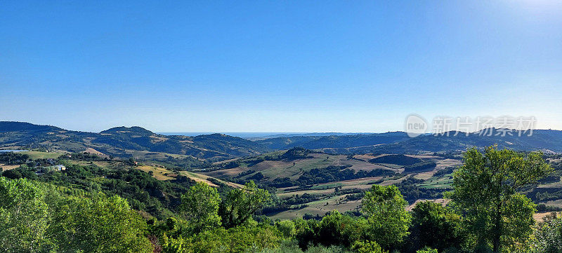 意大利，蒙特费尔特罗地区的山丘，佩萨罗乌尔比诺省，马尔凯地区。