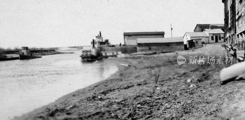 1924年，加拿大马尼托巴省，萨斯喀彻温河上的码头