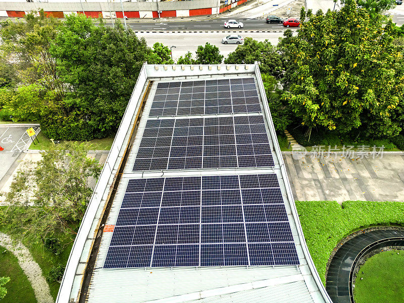 太阳能板为城市提供清洁电力。