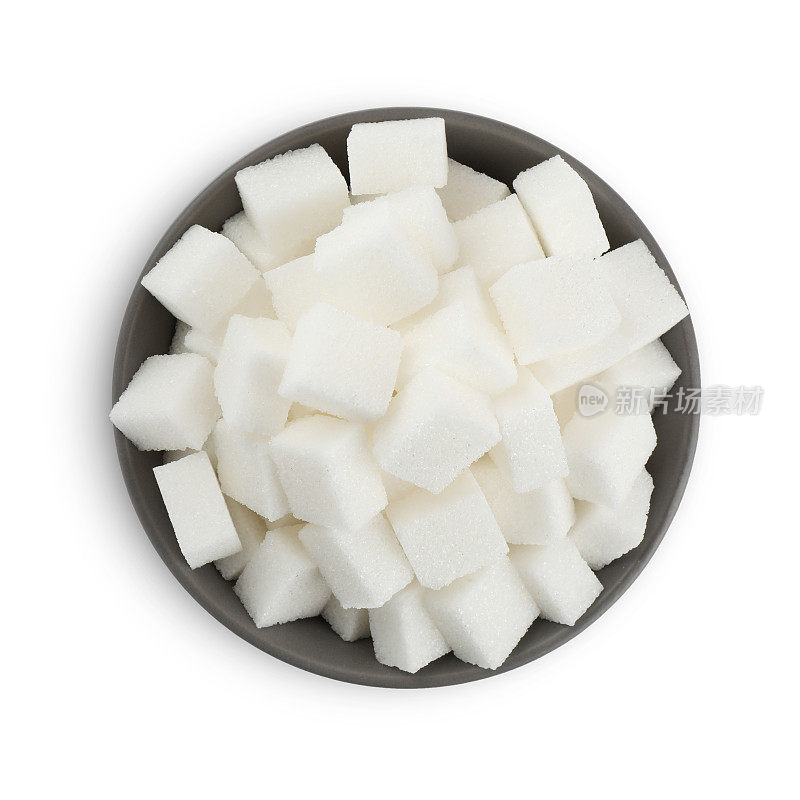 碗与方块精制糖孤立在白色，俯视图