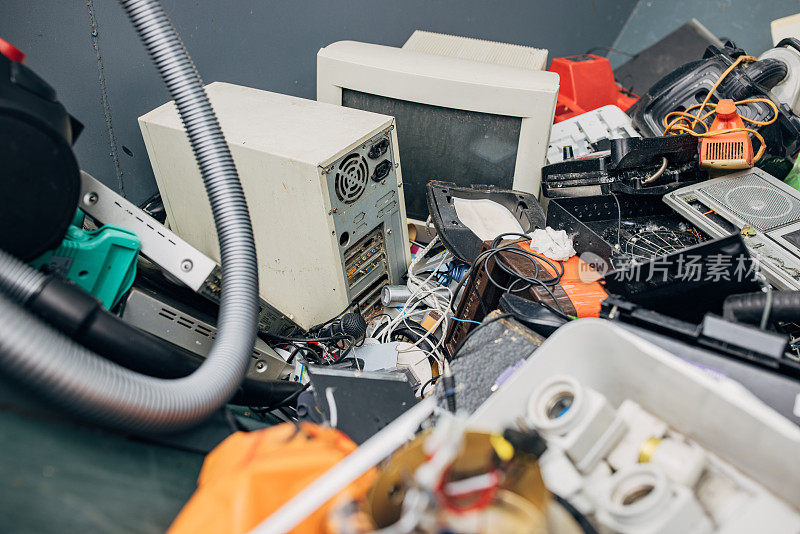 旧电子废物准备回收