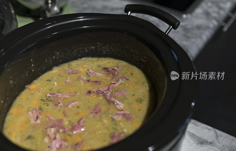 用慢炖锅煮豌豆汤