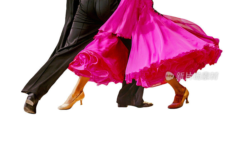 特写部分粉色舞会礼服和男子黑色燕尾服在舞池中孤立的白色背景