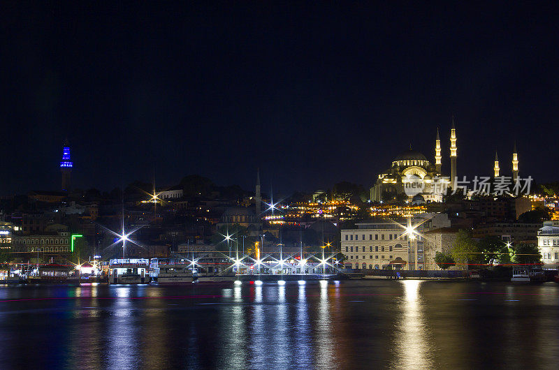 从加拉塔俯瞰伊斯坦布尔的夜景