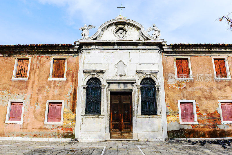 威尼斯慕拉诺的一座18世纪的教堂