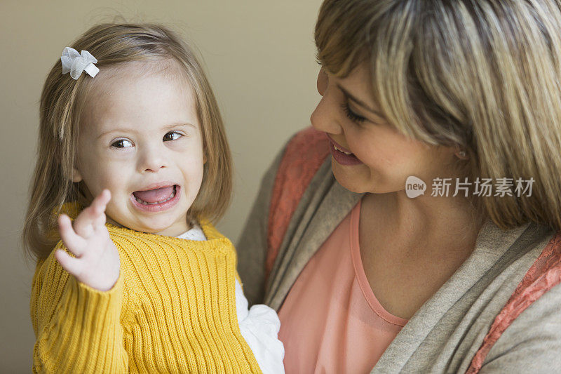 患有唐氏综合症的母亲和女儿