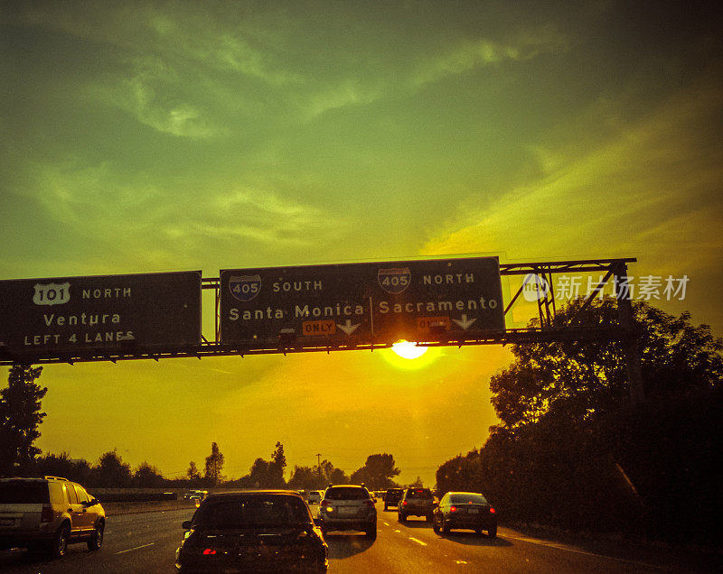 日落在高速公路