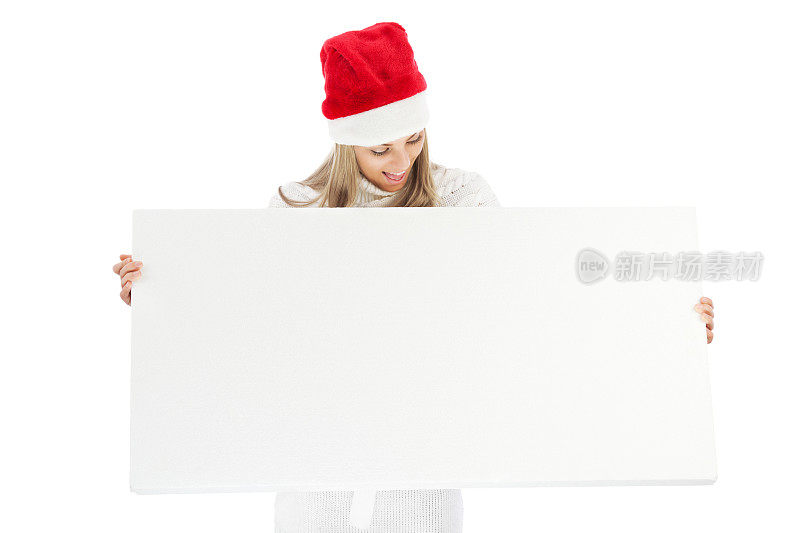 戴着圣诞老人帽的年轻女子手持白板。