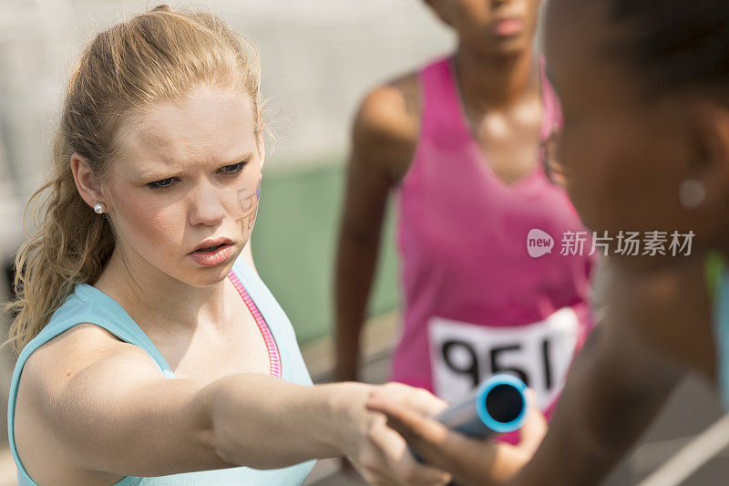 体育项目:女子接力赛、径赛。