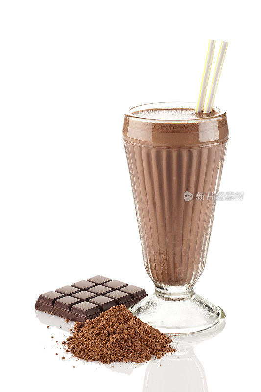 巧克力奶昔杯，巧克力棒和可可粉