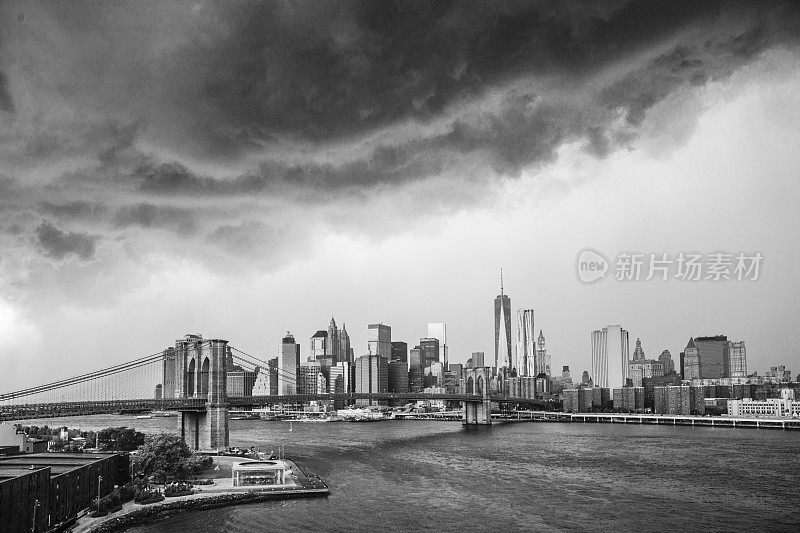 曼哈顿上空的雷雨，从曼哈顿桥上看