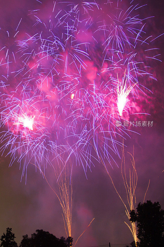 7月4日的烟花庆典，圣诞节和新年