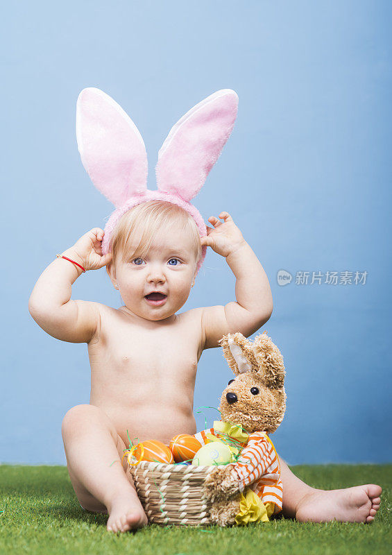 可爱的兔耳朵小女孩