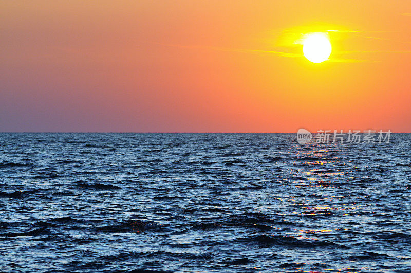 海上日落时