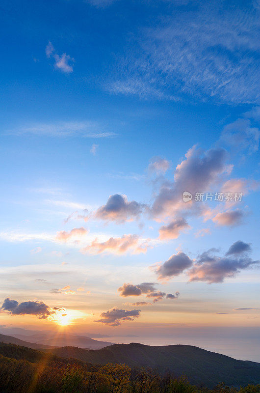 海上日出