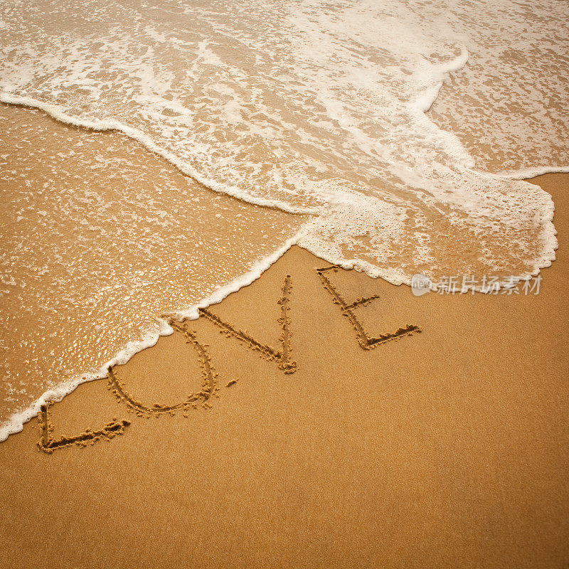 海浪冲走写在沙滩上的情话