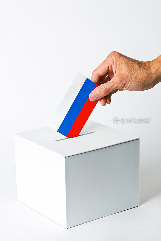 俄罗斯选举选民投票超过投票箱