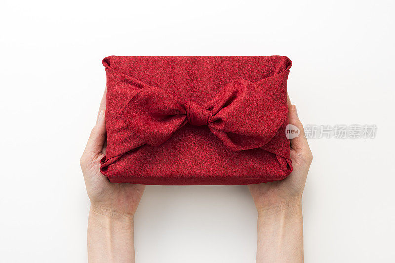 Furoshiki是日本的一种包装布，传统上用于运送礼物。